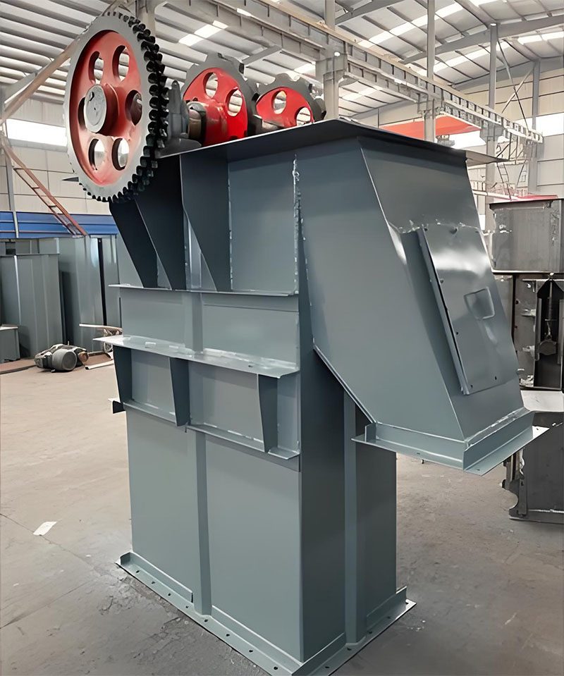 Chain bucket elevator in mining industry